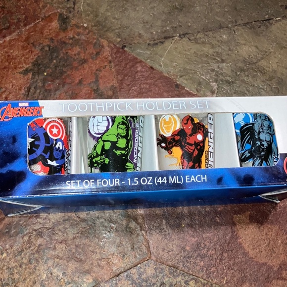 Marvel Avengers  Set of Four‎ 1.5 oz Glass Collection - Picture 1 of 3